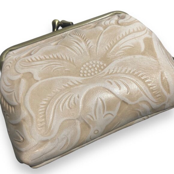 Patricia Nash Borse Beige Embossed Genuine Leather Kiss Lock Coin Wallet Purse - Picture 2 of 9